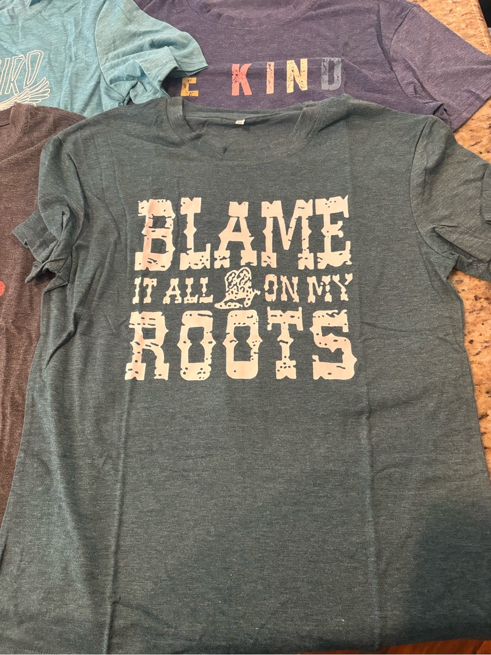 Set of 4 women’s graphic tees - Picture 5 of 16